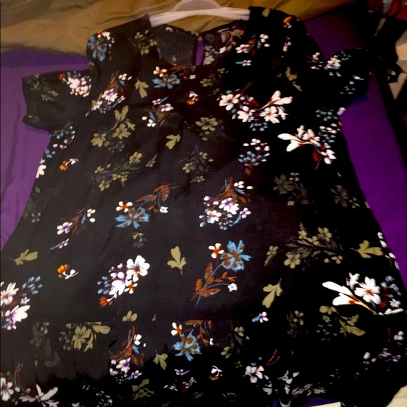 Reitman’s Gorgeous Floral Knee Length Dress! - Picture 3 of 8